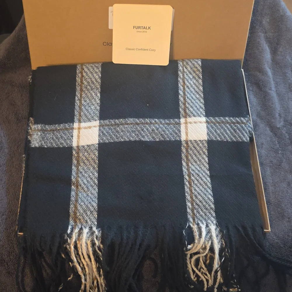 Nwot Furtalk Black and White Checkered Scarf
